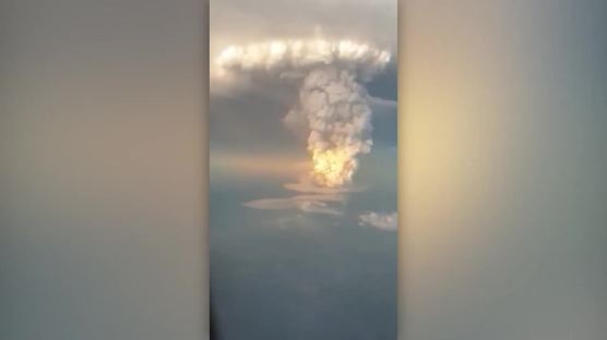 화산재가 마닐라 덮쳤다···43년만의 화산 폭발, 항공 올스톱