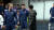지난 12일 EPL 리버풀전에 출전한 손흥민이 경기 전 상대팀 소속 미나미노를 만나 악수하고 있다. [사진 유튜브 '리버풀FC' 캡처]