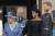 2018년 7월 10일 영국 로얄에어포스 100주년 행사에 참석한 엘리자베스 여왕(맨 왼쪽)과 해리 왕손(맨 오른쪽), 메건 마클(오른쪽에서 두번째) 왕손비의 모습. [AP=연합뉴스]