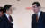 이낙연 전 국무총리(오른쪽, 당시는 현직)와 황교안 자유한국당 대표가 지난 6일 서울 여의도 중소기업중앙회에서 열린 2020년 중소기업인 신년인사회에서 대화하고 있다.[뉴스1]