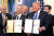 미국 백악관에서 15일(현지시간) 도널드 트럼프 미국 대통령과 류허 중국 부총리가 미중 1단계 무역합의에 서명했다. [EPA=연합뉴스]