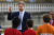 영국 해리 왕자가 16일(현지시간) 런던 버킹엄 궁에서 열린 럭비리그 월드컵 조 추첨 행사에 참석해 어린이들과 이야기를 나누고 있다. [EPA=연합뉴스] 