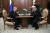 블라디미르 푸틴 러시아 대통령(왼쪽)이 15일(현지시간) 크렘린궁에서 신임 총리로 지명한 미하일 미슈스틴 국세청장을 접견하고 있다. [AP=연합뉴스]