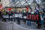  프랑스 정부 연금 개편에 반대하는 시위대가 17일(현지시간) 파리 루브르 박물관 입구에서 시위를 벌이고 있다. 시위에는 박물관 직원 일부도 참가했다. [EPA=연합뉴스]
