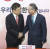 자유한국당 황교안 대표(왼쪽)와 김형오 공천관리위원장이 17일 국회에서 인사하고 있다.    임현동 기자/20200117