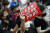 지난해 9월 서울 중구 청계광장에서 열린 리얼돌 수입 허용 판결 규탄 시위. [뉴스1]