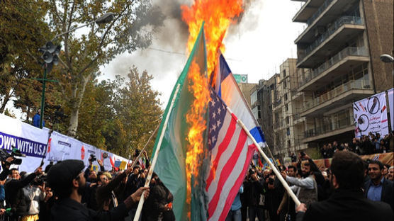 처음 이란에 핵 건넨 건 美…전쟁없이 67년간 쌓인 증오 왜