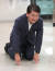 바른미래당 안철수 전 의원이 19일 인천국제공항을 통해 귀국한 뒤 큰절을 하고 있다. [연합뉴스]