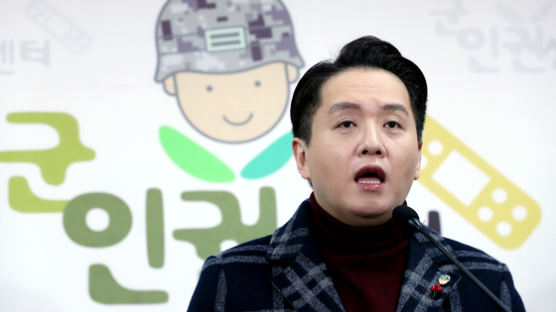트랜스젠더 부사관, 전역심사 연기 요청 퇴짜…"인권위에 진정" 