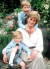 해리 왕자는 어머니 다이애너와 특히 가까웠다. 사진은 1988년의 단란한 모습. [중앙포토]