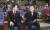 자유한국당 황교안 대표(오른쪽)와 심재철 원내대표가 21일 오전 국회에서 열린 의원총회에 참석해 대화하고 있다. 임현동 기자