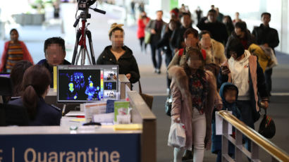 中 우한폐렴 1차 저지선 인천공항, 하루 한번 '200명과 전쟁' 