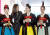 레티시아 오르티스 로카솔라노 스페인 왕비가 22일 마드리드에서 열린 국제관광박람회에서 한국 전통무용단원들과 기념사진을 찍고 있다.[EPA=연합뉴스]