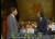 노무현 대통령과 2003년 악수하는 쿠사나기 츠요시. 당시 '노무현 대통령과 일본 국민과의 대화'에 쿠사나기가 사회자로 나섰다. [유튜브 캡처]