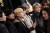 방탄소년단이 26일(현지시각) 미국 캘리포니아 로스앤젤레스 스테이플스 센터에서 열린 ‘제 62회 그래미 어워드’ 레드카펫 행사에 참석해 손을 흔들고 있다. [로이터=연합뉴스]