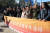 청소년들과 시민사회단체 등으로 구성된 촛불청소년인권법제정연대원들이 지난달 31일 오후 서울 여의도 지하철 국회의사당역 앞에서 만 18세 선거권 쟁취를 자축하며 기뻐하고 있다.[뉴스1]
