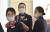 지난 25일(현지시간) 호주 시드니 공항에서 상하이발 중국동부항공 소속 항공 승무원들이 마스크를 쓰고 도착하고 있다. [AFP=연합뉴스]