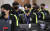 23세 이하 남자축구 대표팀 선수들이 28일 마스크를 쓰고 인천공항으로 입국하고 있다. [연합뉴스]