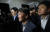 안철수 전 의원이 29일 국회에서 탈당 기자회견을 마친 뒤 국회를 빠져나가며 취재진의 질문을 받고 있다. 김경록 기자
