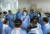 리커창 중국 총리(가운데)가 중국 후베이성 우한의 한 병원을 방문해 관계자들과 이야기하고 있다.[신화=연합뉴스]