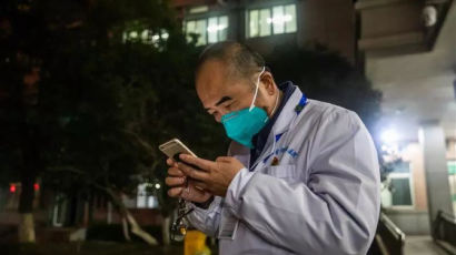 아내는 우한폐렴, 자신은 루게릭병…중국 진인탄 병원장의 사투