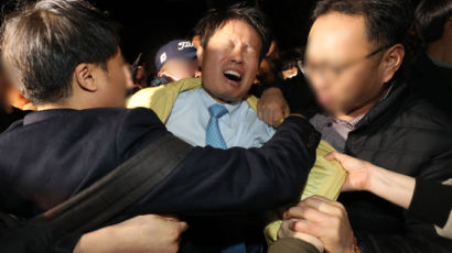 '우한교민 반대' 진천 갔다 물병 맞고 머리채 잡힌 복지차관