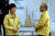 박근혜 전 대통령이 2015년 6월 17일 오후 세종시 보건복지부 중앙 메르스 관리대책본부를 방문해 문형표 보건복지부장관과 메르스상황에 대한 얘기를 나누고 있다. [청와대사진기자단]