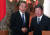 왕이(왼쪽) 중국 국무위원 겸 외교부장이 지난해 11월 일본을 방문해 모테기 도시미쓰 일본 외무상과 악수하고 있다. 모테기 외무상은 26일 왕 부장에게 전화해 신종 폐렴과 싸우고 있는 중국에 대한 지원을 약속했다. [AP=연합뉴스]