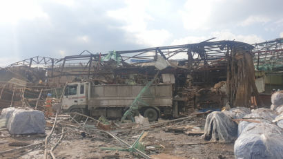 양주 가죽공장 폭발 화재, 건물 무너져···2명 사망 