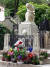 파리에 있는 페르 라세즈 묘지의 쇼팽의 무덤. 그의 무덤 앞에는 항상 싱싱한 꽃이 놓여있다. [사진 Wikimedia Commons]