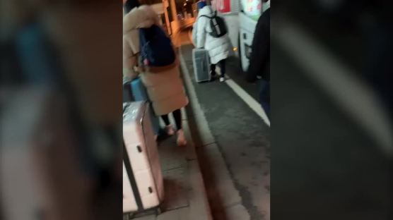 교민 367명 탄 전세기 김포공항 도착…12시간만에 우한 탈출