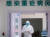 방호복으로 무장한 중국의 한 의료진이 중증감염 병동에서 나오고 있다. [중국 신화망 캡처] 