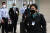  인천국제공항에서 승무원들이 마스크를 쓰고 이동 중이다. [뉴스원]