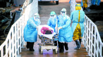 홍콩서 첫 사망자 발생…3700명 탄 일본 크루즈선서 확진자