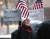 미국 전역에선 밋 롬니 공화당 의원에 대한 지지가 이어지고 있다. 사진은 솔트레이크시티에서 "롬니, 고맙습니다"라는 피켓을 들고 나온 시민의 모습. [AP=연합뉴스]
