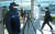 지난 5일 울산 현대차 공장 정문에서 보안 요원이 열화상 카메라로 출근하는 직원의 체온을 측정하고 있다. [연합뉴스]