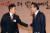 이낙연 국무총리(오른쪽)와 황교안 자유한국당 대표가 지난달 6일 오후 서울 영등포구 중소기업중앙회에서 열린 '2020 중소기업인 신년인사회'를 마친 뒤 인사하고 있다. [뉴스1]