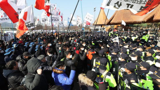 민노총·마사회 또 거리충돌···72일째 장례 못치른 문중원 기수