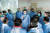리커창 중국 총리가 신종 코로나와의 전투 최일선 현장인 우한의 진인탄 병원을 찾아 의료진을 격려하고 있다. [중국 신화망 캡처]