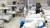 중국의 신종 코로나바이러스 감염자들이 지난 5일 컨벤션 센터를 개조한 우한의 임시 병원에 수용돼 있는 모습. [연합뉴스]