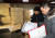 식약처 위해사범중앙조사단이 지난 6일 경기도 용인의 한 마스크 도매업체 창고에서 사재기 행위를 단속하고 있다. [연합뉴스]