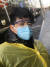 변호사이자 시민 기자인 천추스가 우한에서 마스크를 쓴 채 취재를 하고 있다. [트위터]