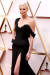 샤를리즈 테론은 한쪽 어깨를 드러낸 관능적인 스타일의 블랙 드레스를 입었다. [사진 EPA=연합뉴스]