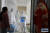 중국 산둥성의 의료진이 가가호호 방문해 주민의 건강 상태를 살피며 방역 작업도 함께 벌이고 있다. [중국 신화망 캡처]