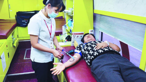 [사진] 코로나도 못 막는 헌혈 운동