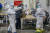 7일 우한 국제회의센터에 긴급하게 마련된 팡창 병원에 진료를 받기 위한 환자들의 발길이 이어지고 있다. [중국 중국일보망 캡처]