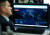 2015년 미국 국토안보부 사이버 안보 담당 직원이 버락 오바마 대통령 발언을 듣고 있다. [사진=REUTERS=연합뉴스]