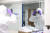 서울대병원 감염격리병동 의료진이 음압병동에 들어가기 위해 레벨D 방호복을 착용하는 모습