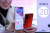 지난 12일 오후 서울 세종대로 kt플라자 광화문점에서 삼성전자가 미국에서 언팩(공개) 행사로 선보인 갤럭시 S20 시리즈가 소개되고 있다. [연합뉴스]
