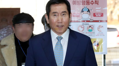 'MB정부 댓글 여론공작' 조현오 1심 징역 2년…법정구속